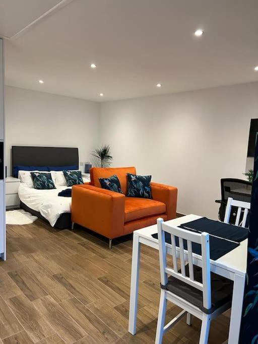 Cosy Detached Annexe With Free Off Street Parking Apartment Milton Keynes Exterior photo